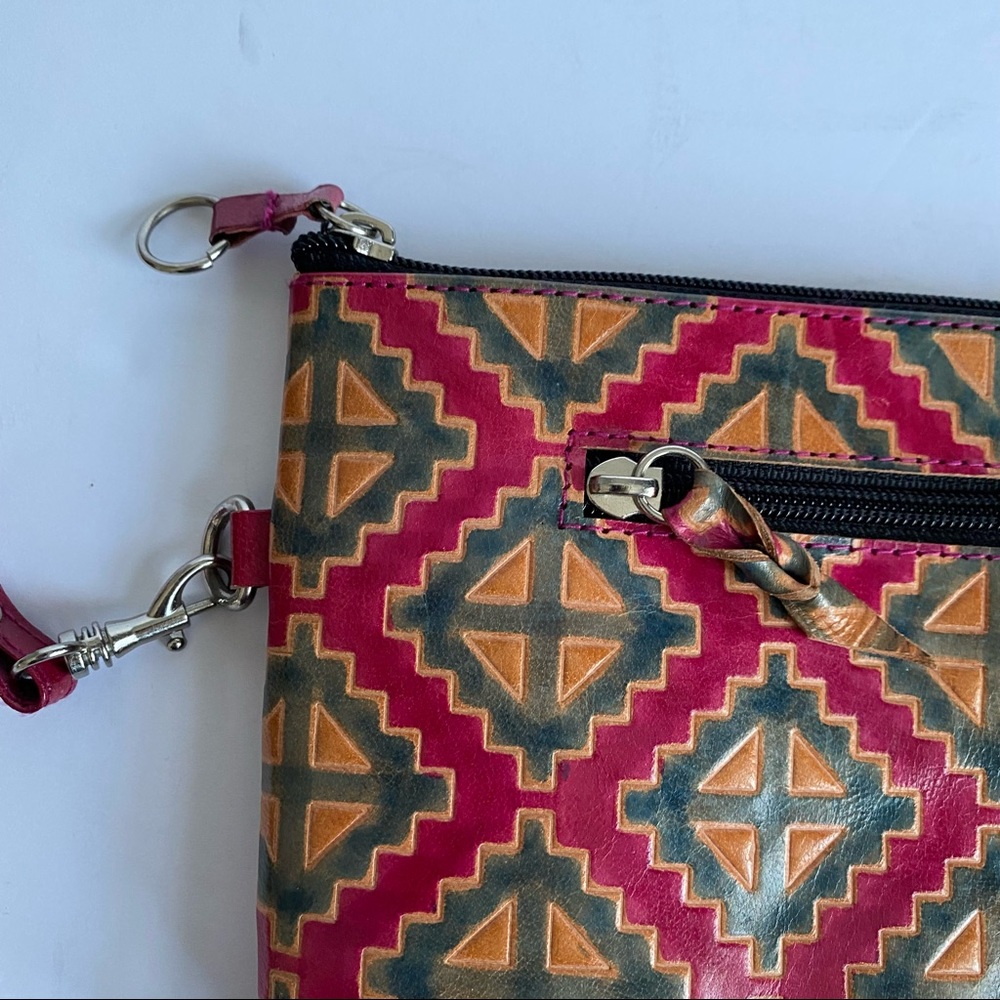 Geometric Patterned Clutch Wristlet - Picture 6 of 6